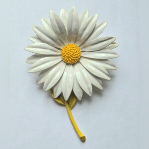 Large Vintage Mid Century Metal Enamel Flower Brooch White Daisy w/ Stem 4.5"